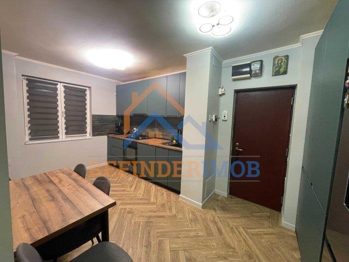 Piata Muncii Apartament de vanzare cu 3 camere,