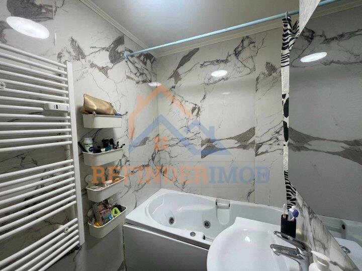 Piata Muncii Apartament de vanzare cu 3 camere,